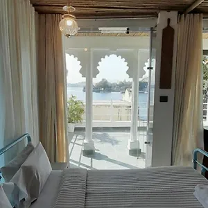 paddys-loft-the-lake-view-hostel.udaipurhotels.org/